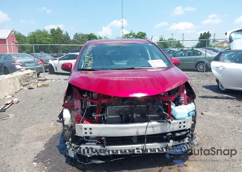 2021 Toyota Sienna Xle z USA, uszkodzony, nr VIN 5TDYSKFC5MS018541